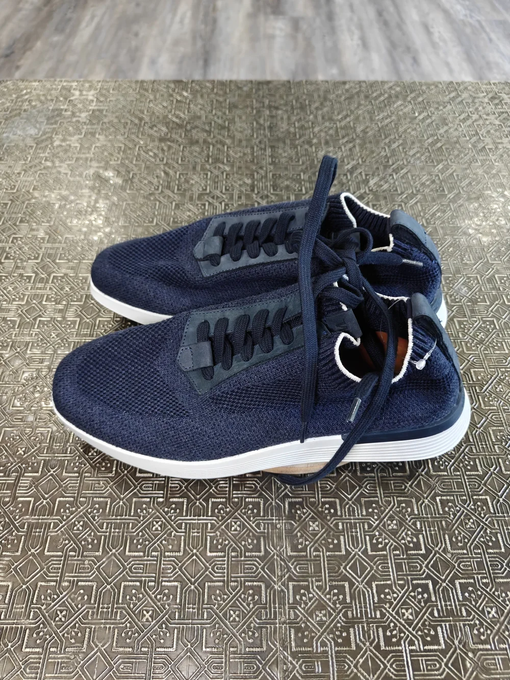 Wolf & Shepherd SupremeKnit Trainer in Navy/White Size 7
